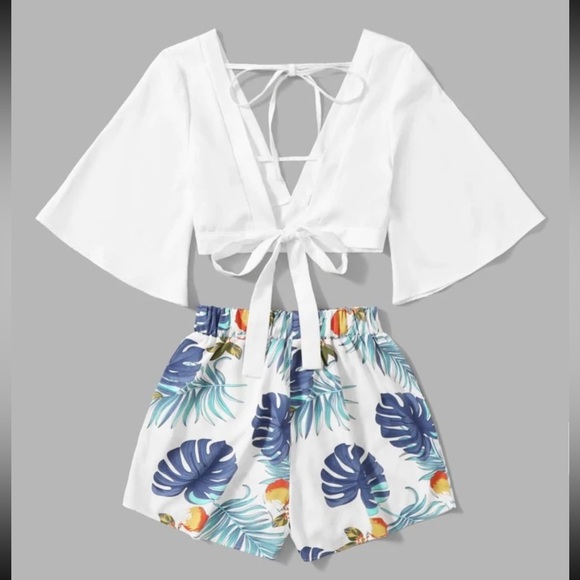 SHEIN VCAY Plunging Self-Tie Top & Tropical Print Shorts Set - Picture 4 of 4